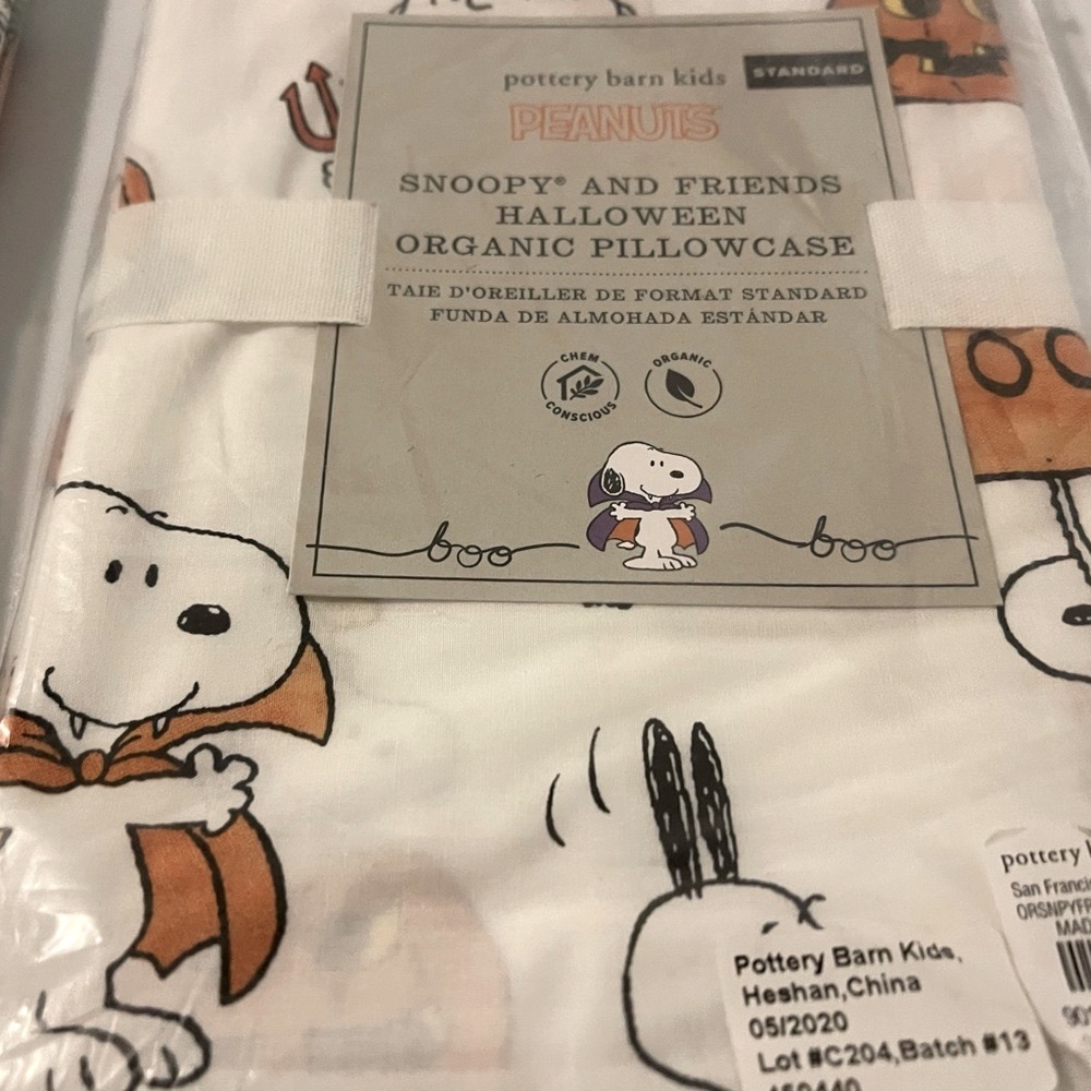 New Pottery Barn Peanuts Snoopy and Friends Halloween organic Pillowcase, #2 - Picture 6 of 10
